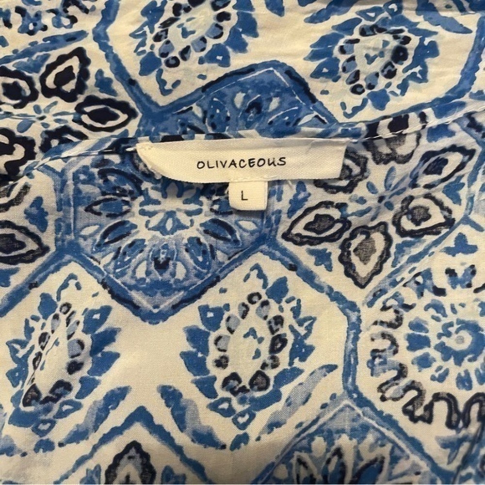 Olivaceous Short Sleeve Medallion Print Tie Front Crop Top - Picture 3 of 4